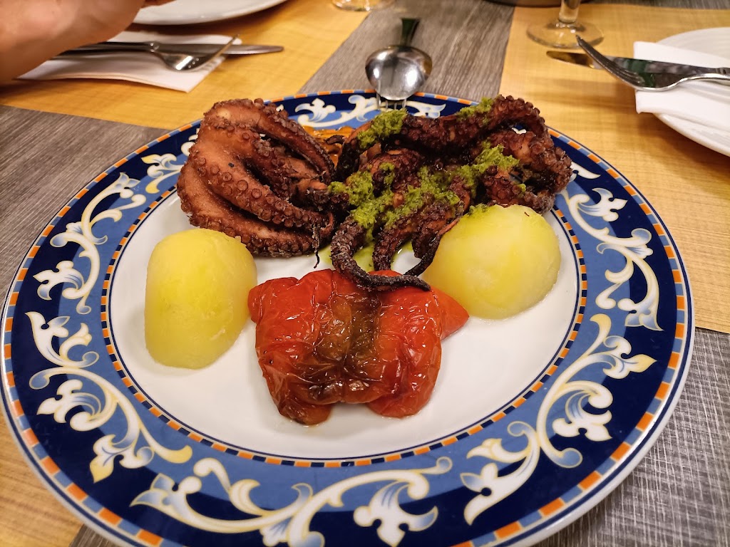 Restaurante Bodegon Lagunetas — Comida y bebida