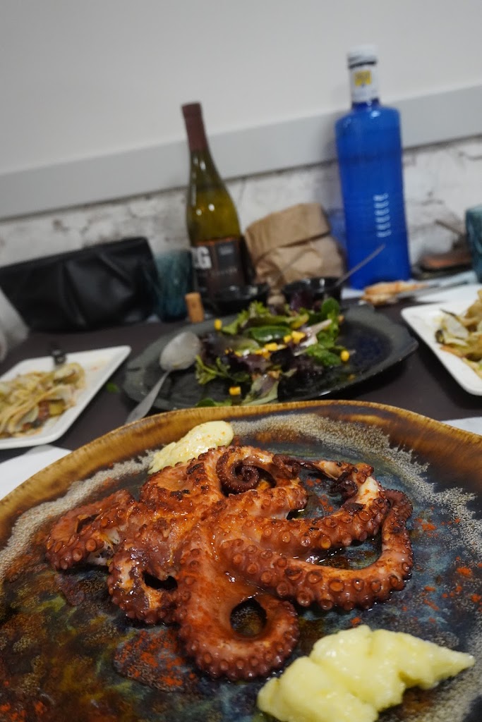 Gastro-bar Ca la Rosa. — Comida y bebida