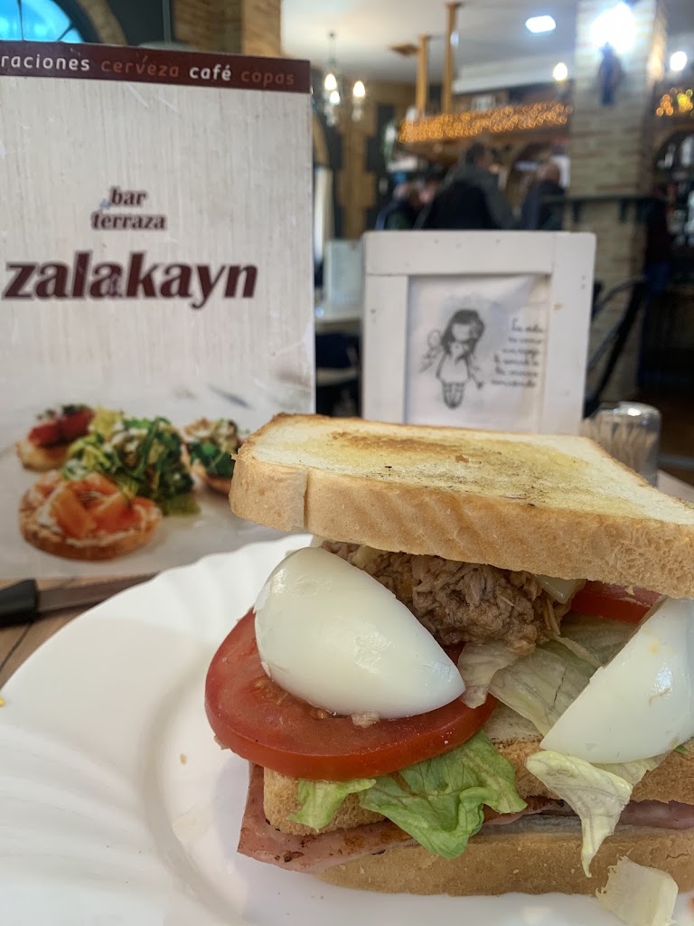 Bar Terraza Zalakayn — Comida y bebida