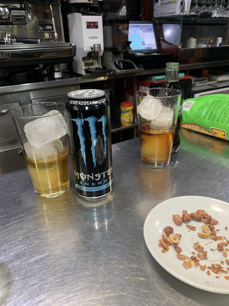 Cafe-Bar Frias — Comida y bebida