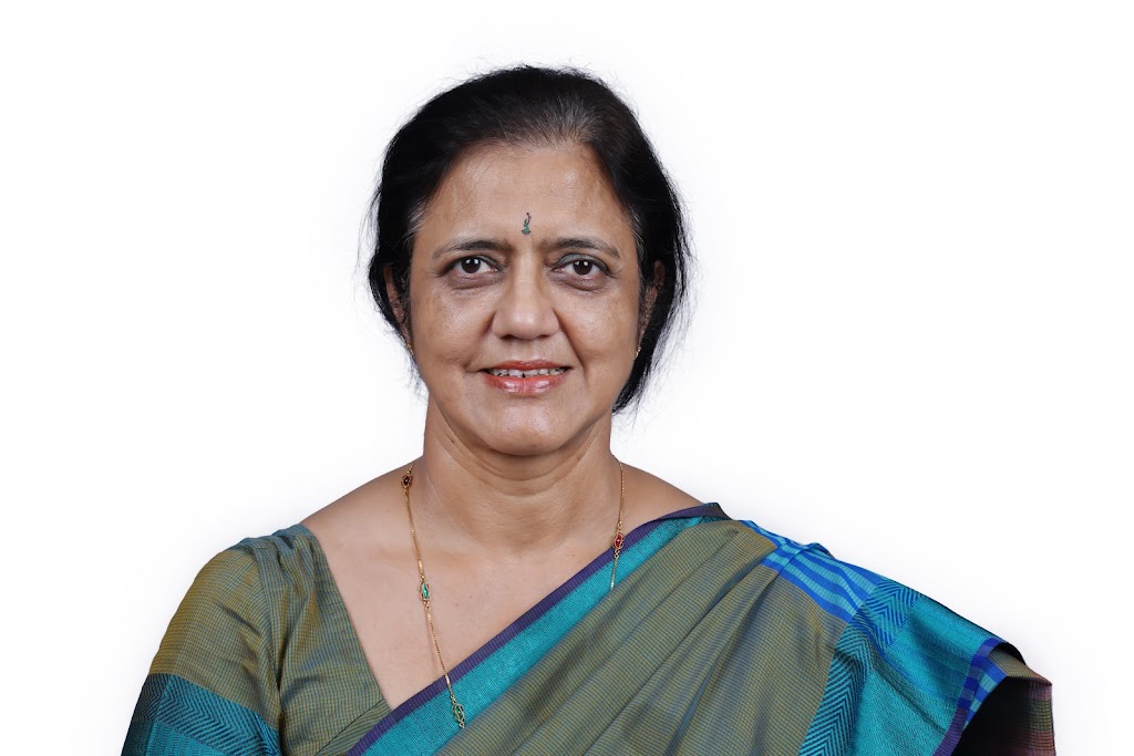Dr Meenakshi Yadav Dhar Best Ophthalmologist In Faridabad Cataract Glaucoma Strabismus