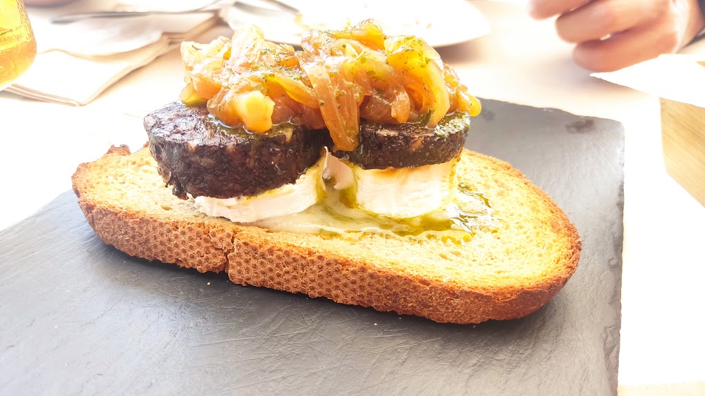 Restaurante Almacen — Comida y bebida