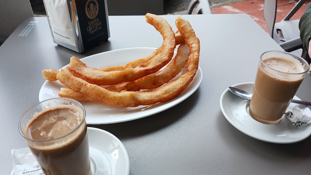 Cafeteria Buen Dia — Comida y bebida