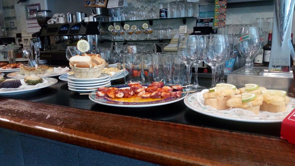 Moderno bar — Comida y bebida