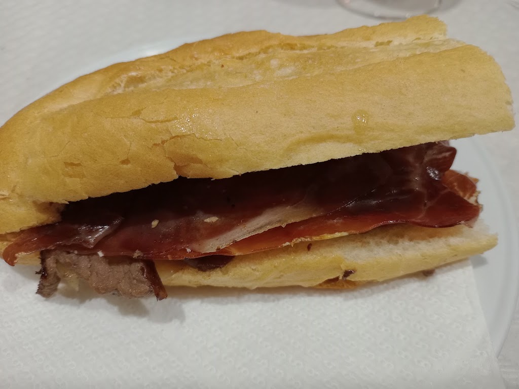 Restaurante Casa Toni — Comida y bebida