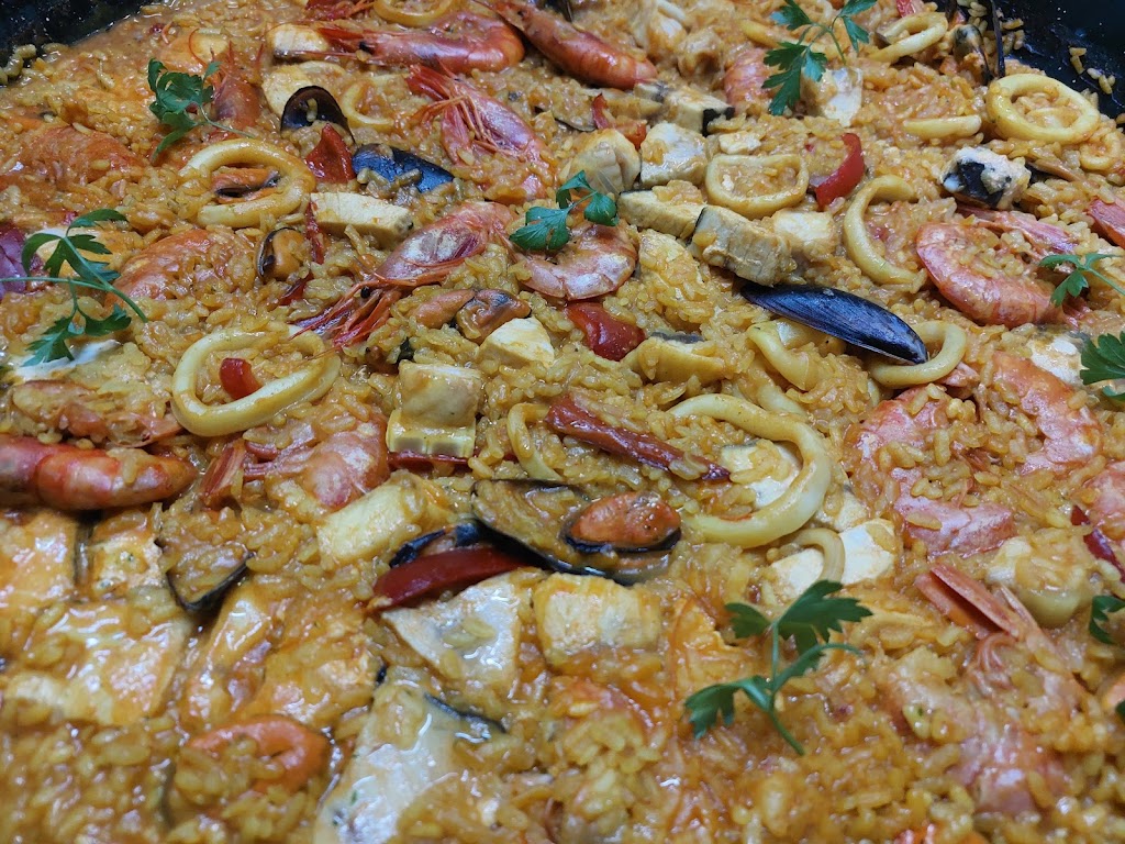 Restaurante El Huerto del Azafran — Paella