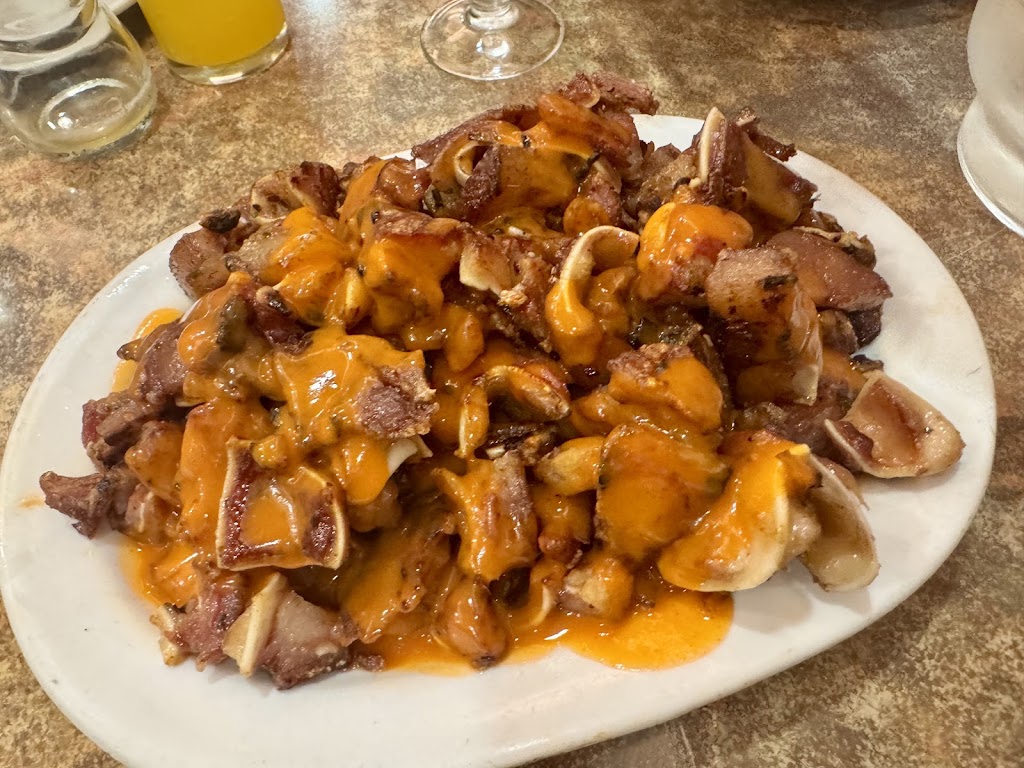 Restaurante Loyber Star — Comida y bebida