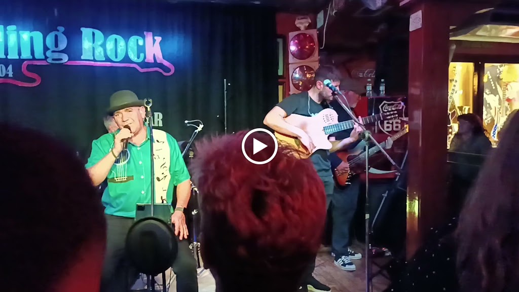 Rolling Rock American Bar — Escenario