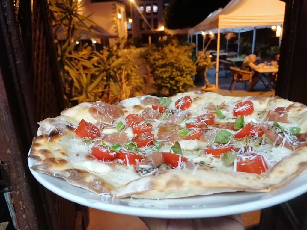 Rincon del Enano Cocina y Brasas — Comida y bebida