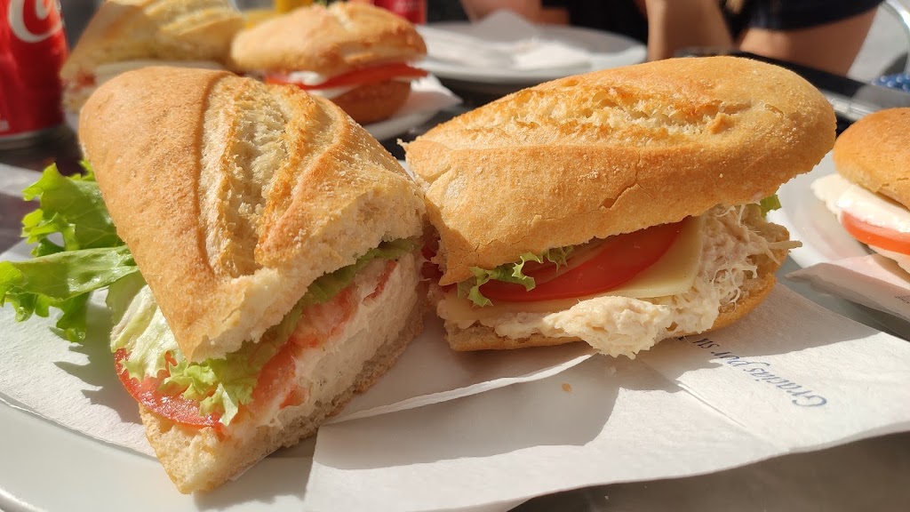 Bar mejora Primos — Comida y bebida