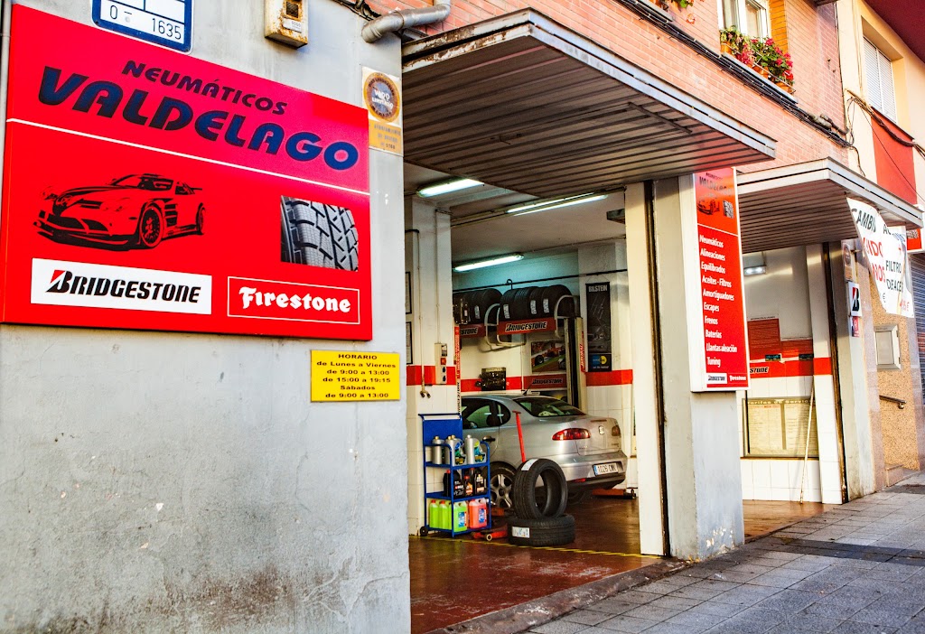 Neumaticos Valdelago — Exterior