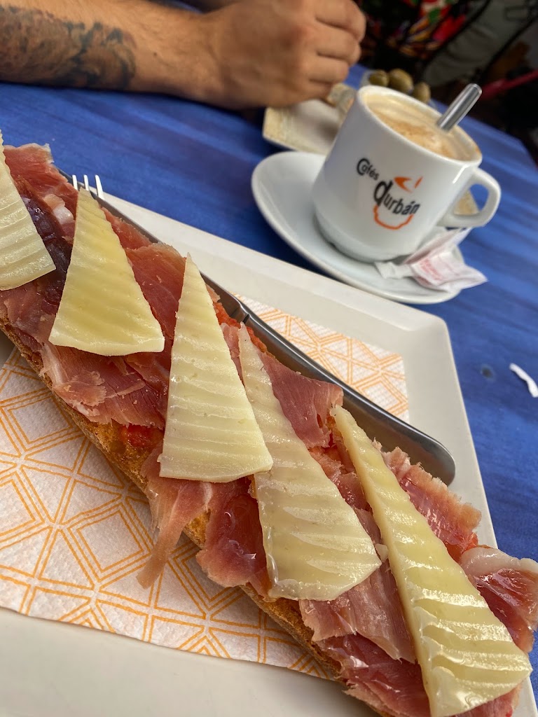 Bar-Churreria-Fernandez — Comida y bebida