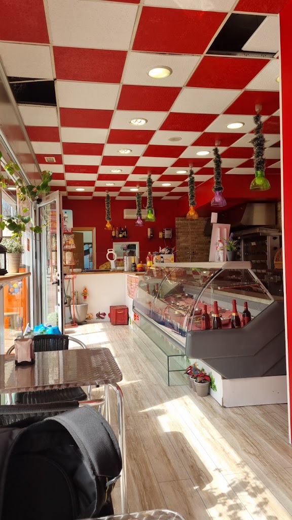 Tasta'm Rostisseria — Ambiente