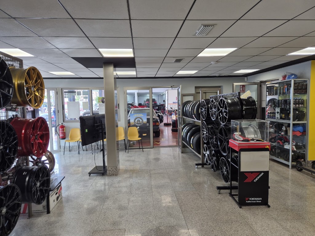NEUMATICOS TORREVIEJA, S.L — Interior