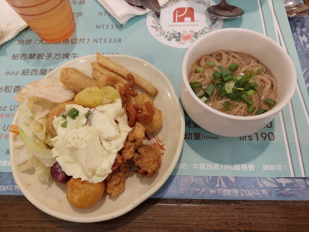 大象牛排館(大里店) 的照片