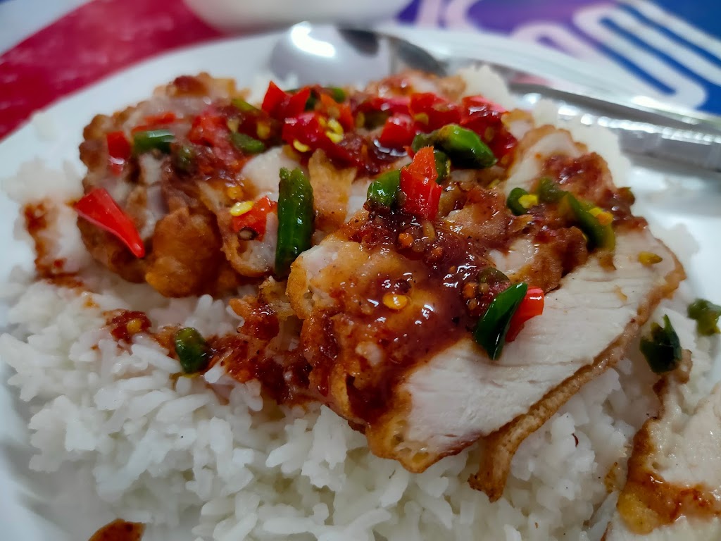 ร้านข้าวหมูทอด อิ่มอร่อยมาก เจ้าเก่ากัลปพฤกษ์ の写真