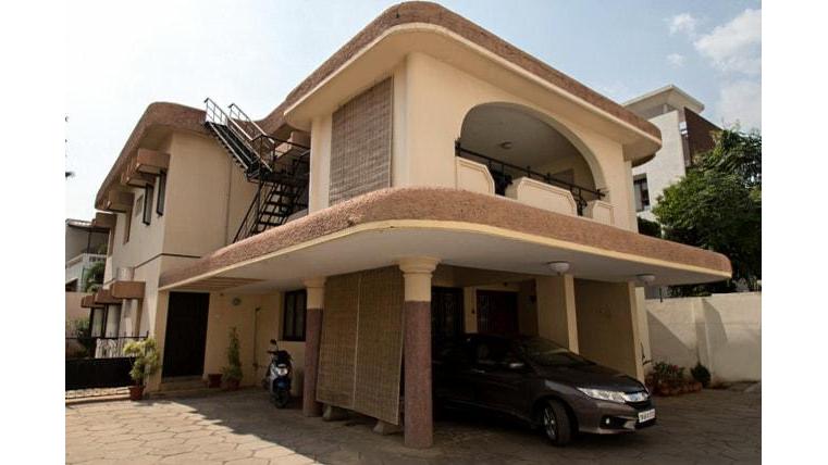 Oyo Apartment Cornerstay Race Course