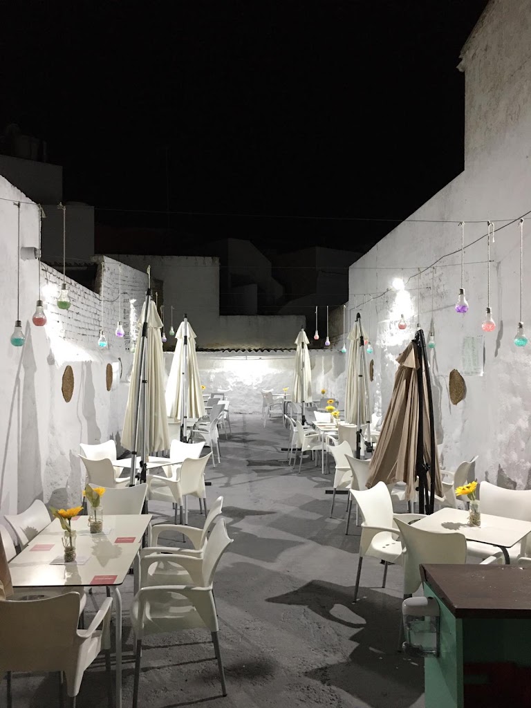 CAFETERIA-BAR LOS NINOS — Del propietario
