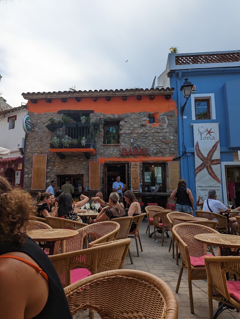Bar Gaudi Taverna — Ambiente
