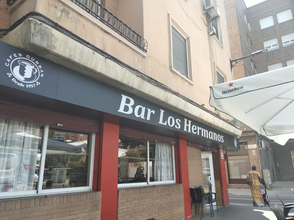 Bar Los Hermanos.