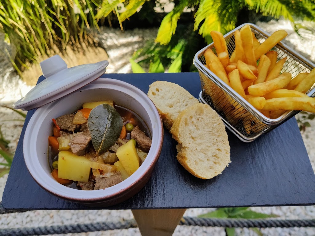 Bar OUT of BOUNDS — Papas fritas