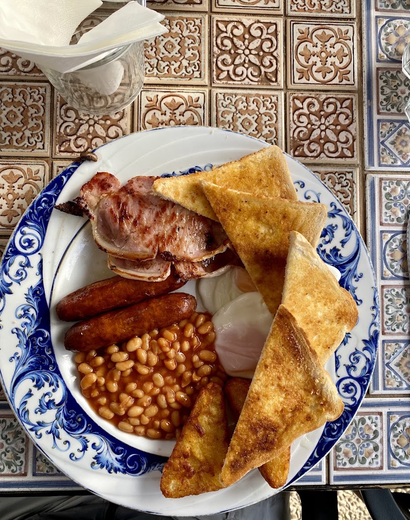Tricky Ricky's Restaurant & Bar — Comida y bebida