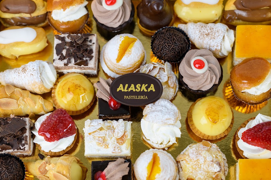 Cafeteria Pasteleria Alaska — Comida y bebida