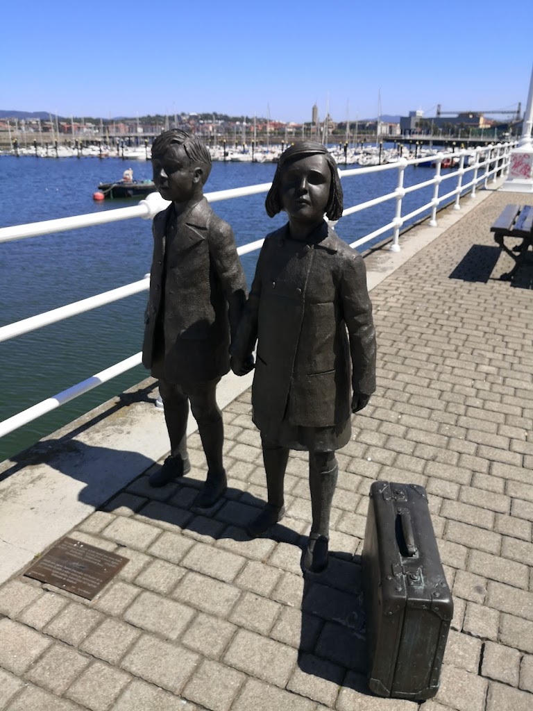 Monumento ninos y ninas de la guerra