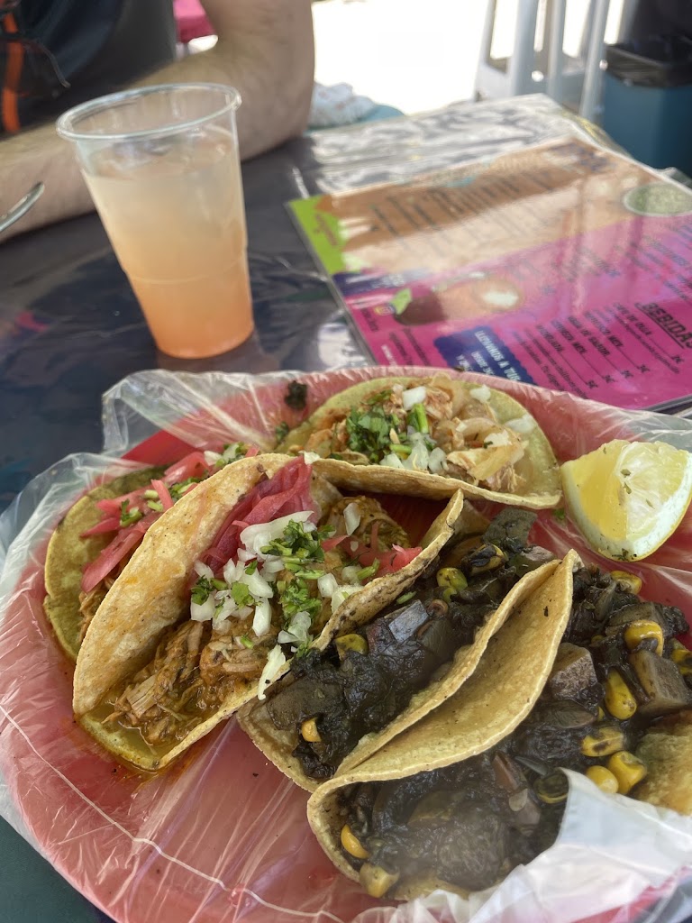 "Cococ" Mexicano — Comida y bebida