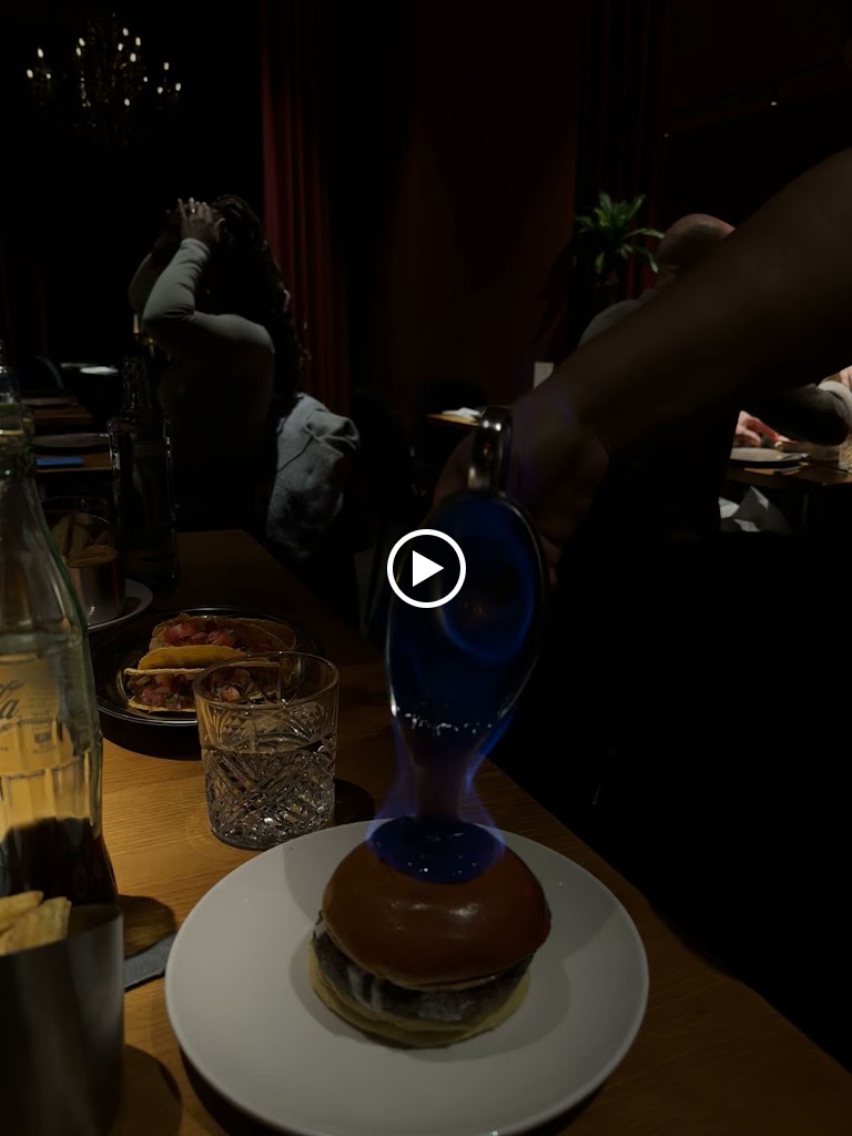 Berty's Burger Pamplona — Videos