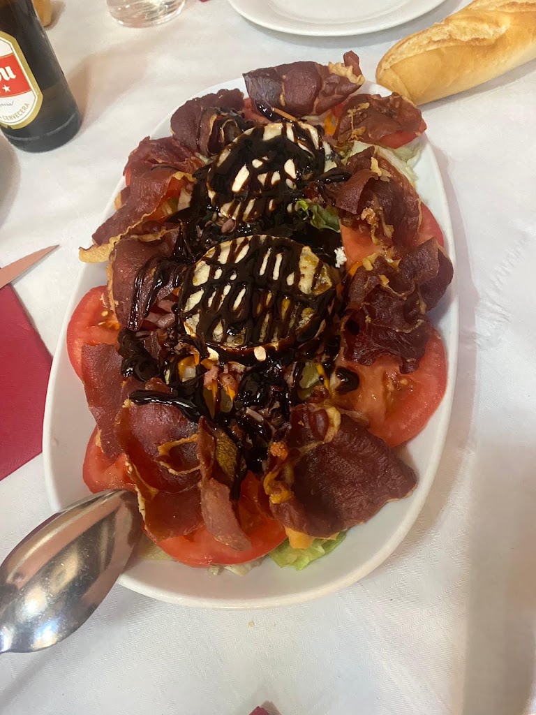 Restaurante El Caldero de Roal — Comida y bebida