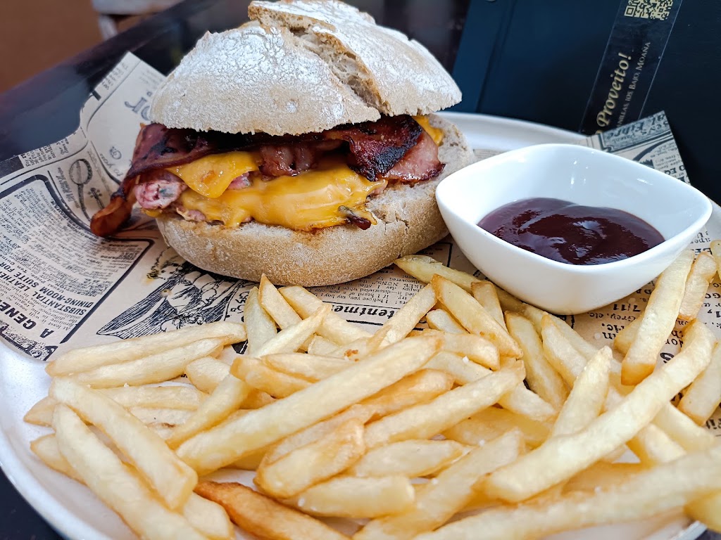 Cervexeria Vinoteca Muxicas — Comida y bebida