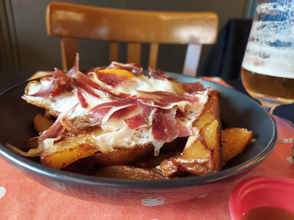Cerveceria La Exquisita — Comida y bebida
