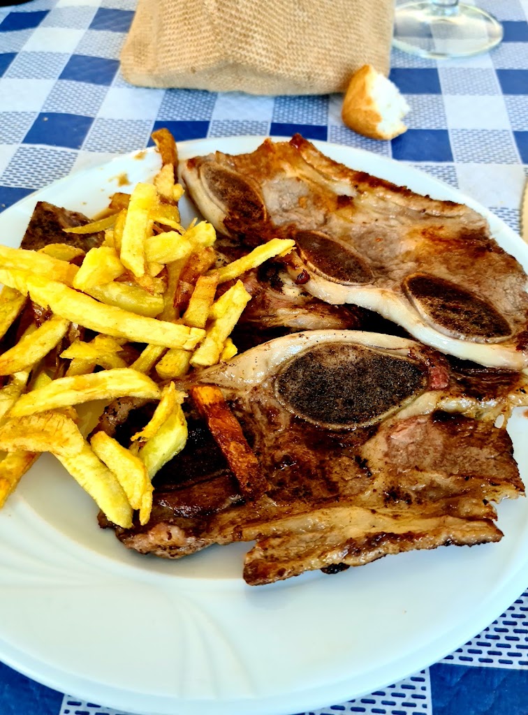 Hostal Restaurante La Canada — Comida y bebida