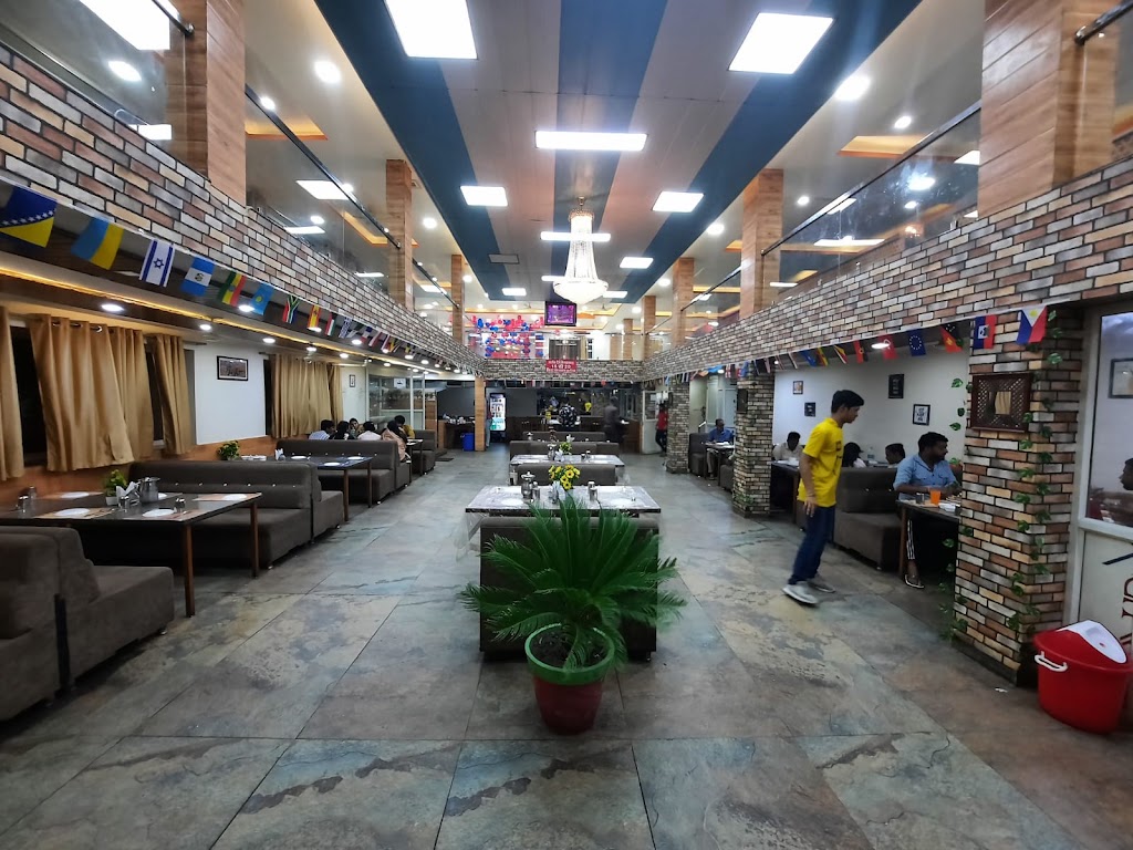 Khana Khazana Makkhanwala And Hotel Himalaya Green