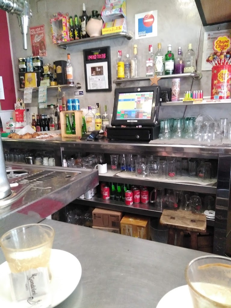 Los Cazadores Bar — Ambiente