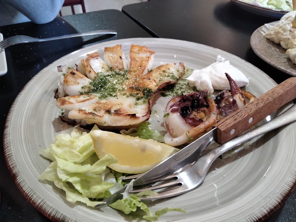 Cafe Bar Plaza — Comida y bebida