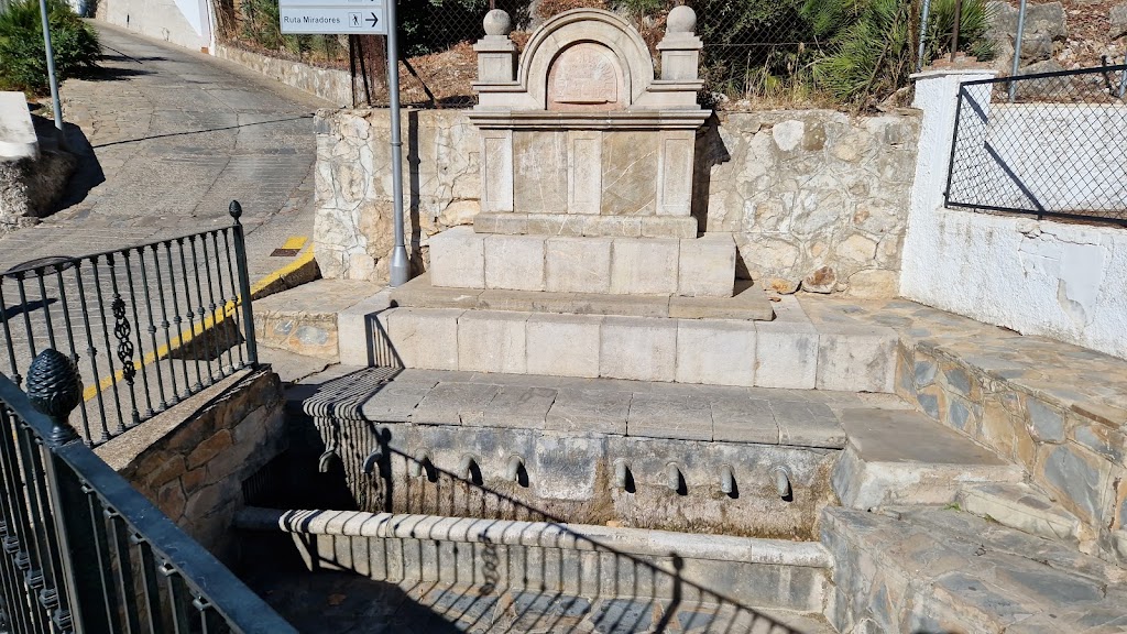 Fuente de los Nueve Canos (Benalfi)