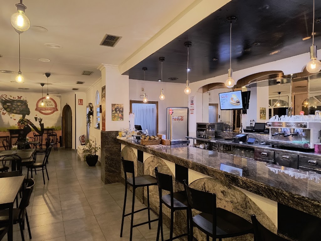 Manjares Elche Areperia — Ambiente