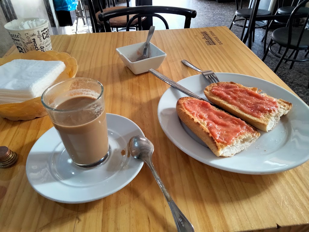 Bar Extremeno Meson — Comida y bebida