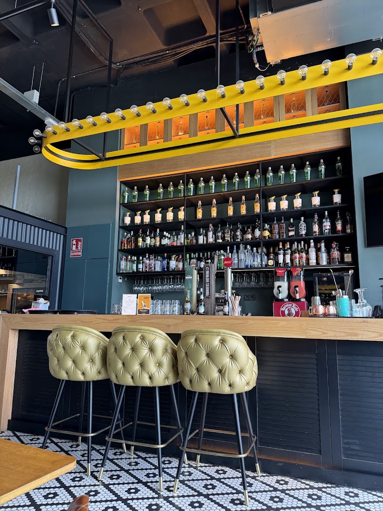 BRICKELL Majadahonda The Original Burger - Hamburgueseria — Ambiente