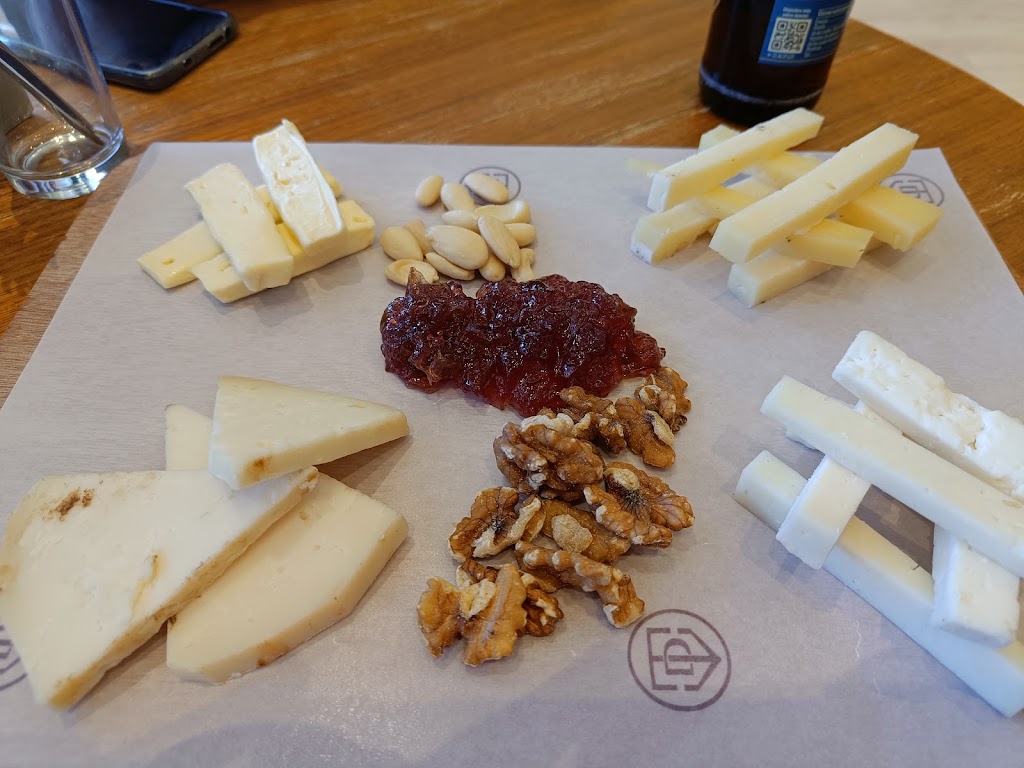 Taberna Volapie — Comida y bebida
