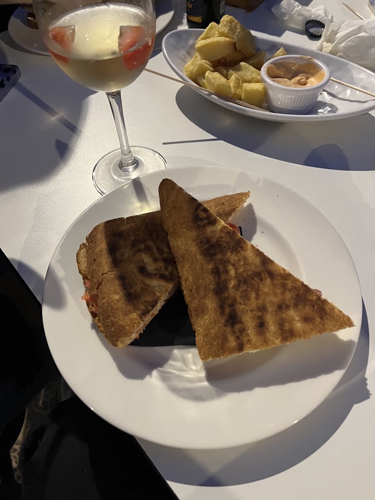 Restaurante Favela Cafe — Patatas bravas