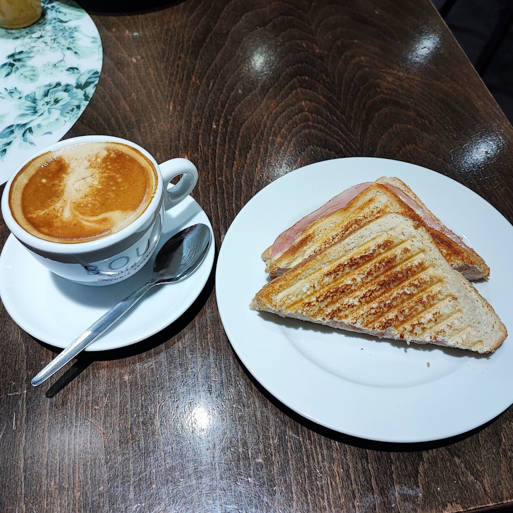 Manelic Pizzeria & Restaurant — Comida y bebida