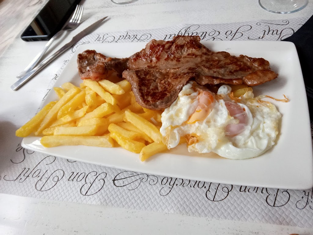 Cerveceria Maloy — Comida y bebida