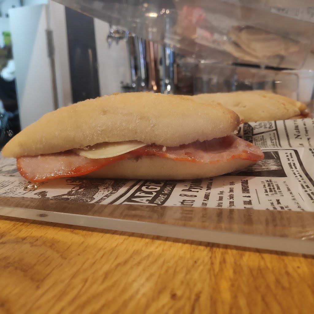 Paralelo Cafeteria — Comida y bebida