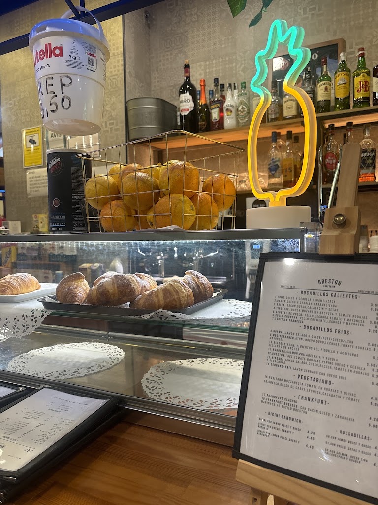 Bar - Cafeteria BRESTON — Ambiente