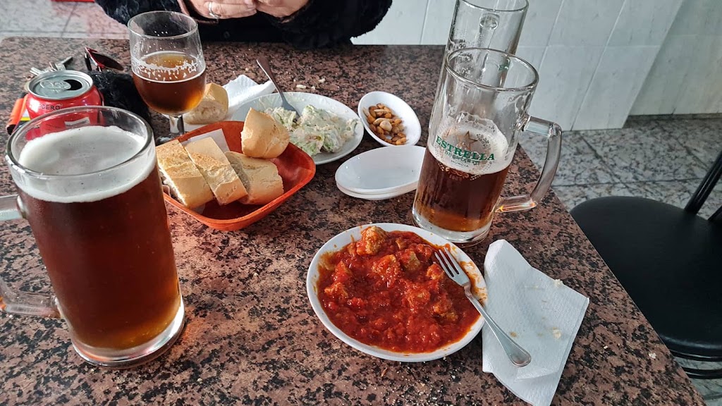 Cafe Bar Zafiro — Comida y bebida