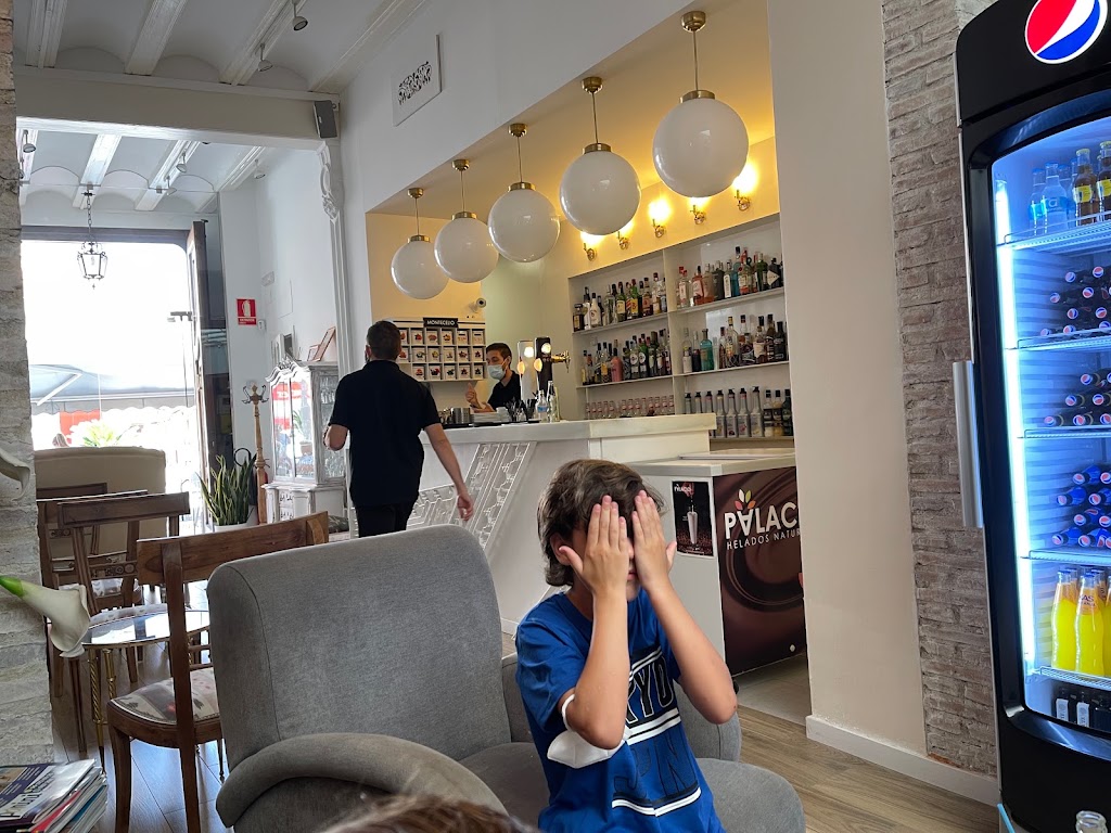Blaucel Cafe i Habitacions — Ambiente