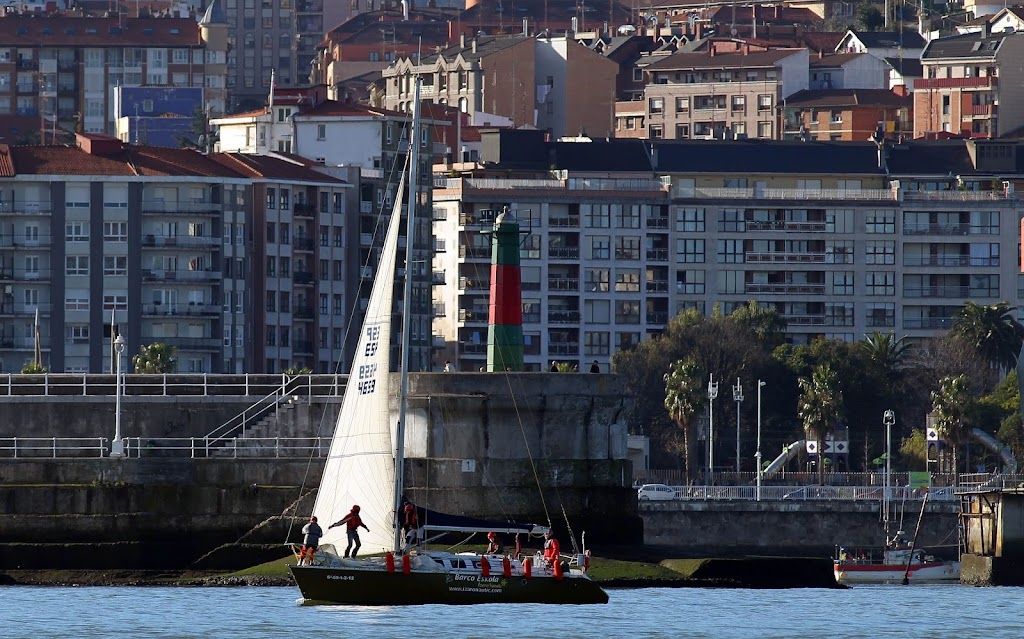Escuela Nautica Izaro Nautic
